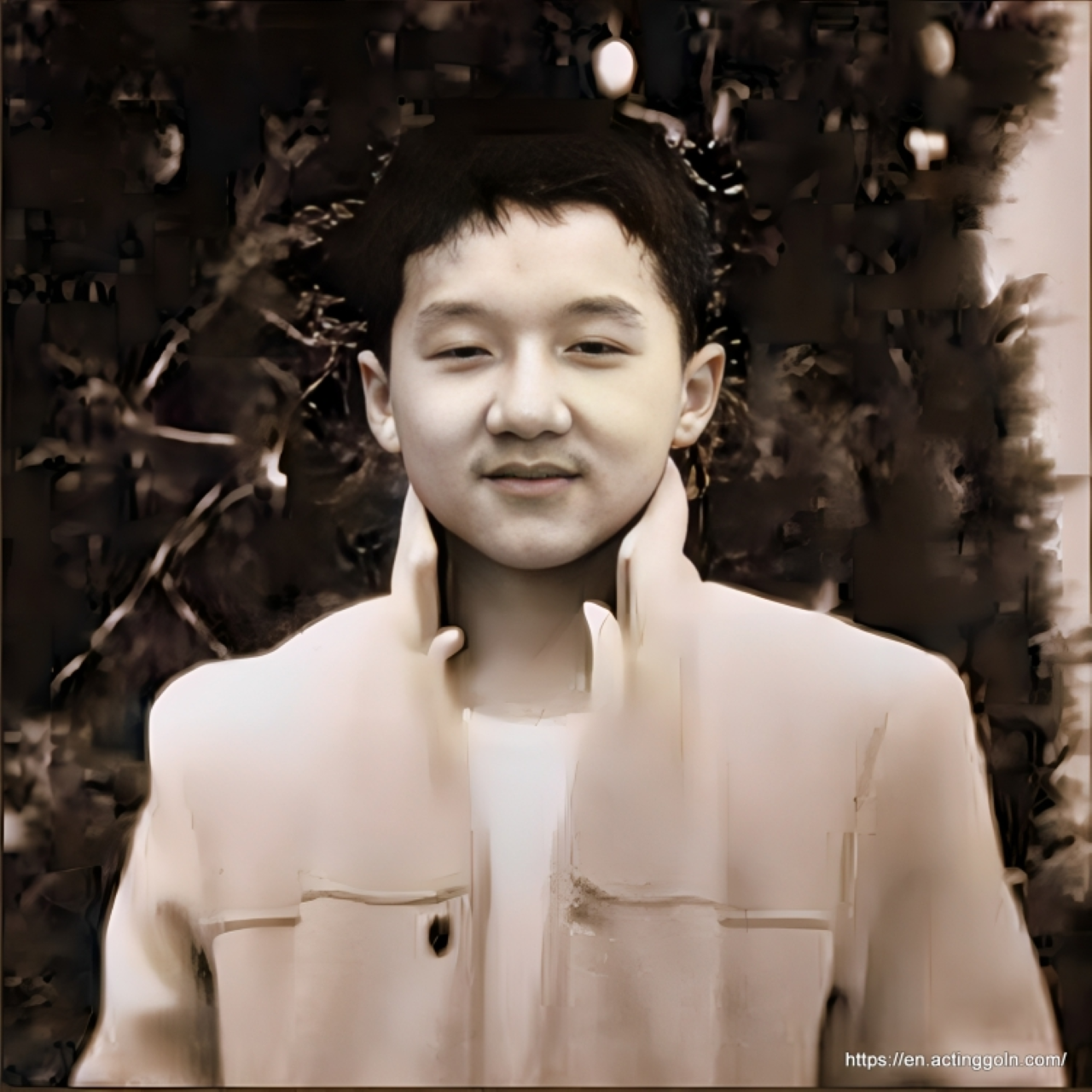 2. Instead of Studying in School, He Was Practicing Punches!As a child, Jackie wasn't a very good student. He studied at the Chinese Opera Research Institute, where students learned singing, dancing, acrobatics, and martial arts. While others studied textbooks, Jackie spent his time perfecting flips and punches! Teachers would complain but couldn’t help being impressed by his flawless moves.