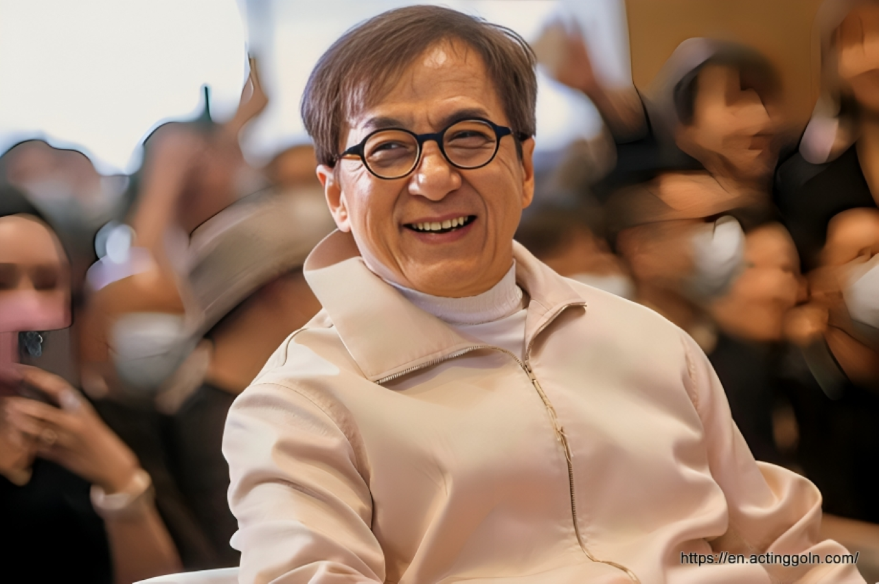 4. His English Was Hilariously Bad at First!When Jackie first started working in Hollywood, he struggled a lot with English. In one interview, he jokingly said, “I am very happy you not understand me, because I also not understand me!” Even the reporters burst out laughing!